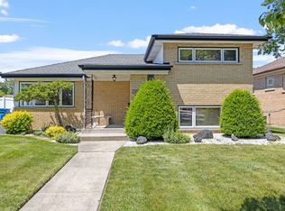 5056 Wick Dr, Oak Lawn, IL
