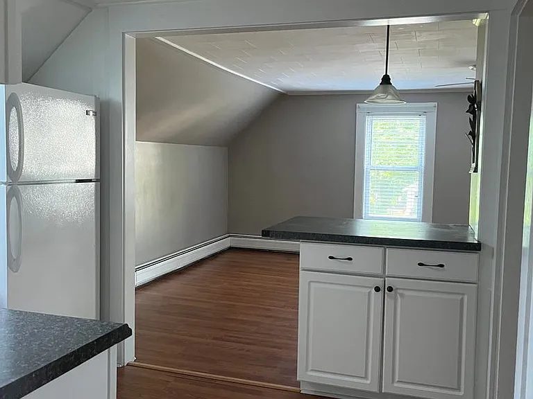 189 Gilford Ave — Photo 2