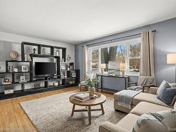 5th image of 615 W Thirteen Mile Rd