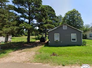302 Grant St, Hooks, TX 75561