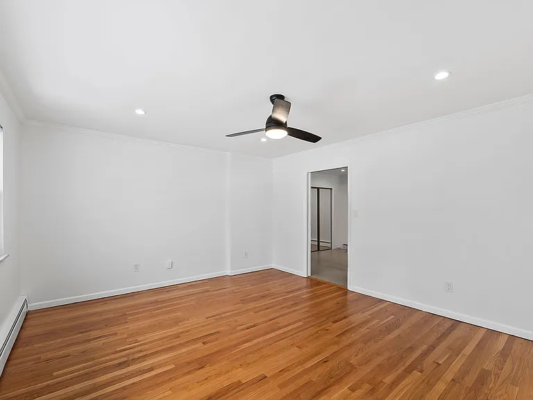 198 Conover Ave #4 — Photo 4