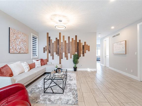 2nd image of 204 Forest Creek Dr
