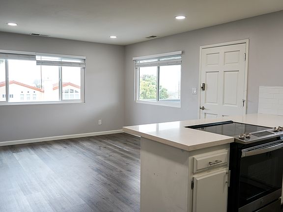 5th image of 184 Birch Ave #2
