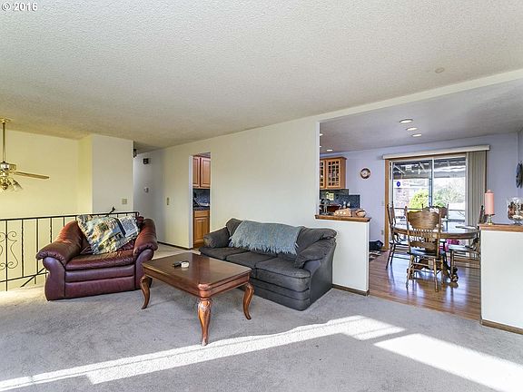 4th image of 3247 SE Deswell St