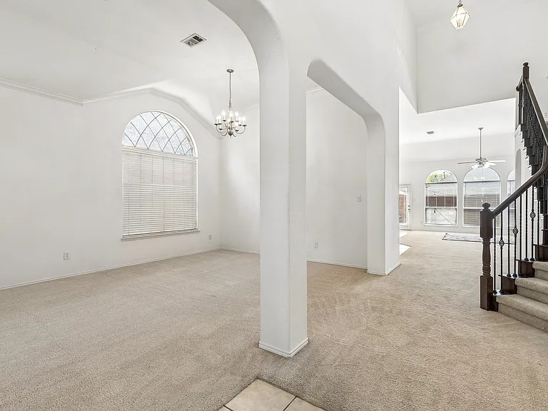 11821 Stephenville Dr — Photo 2