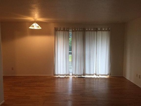 5th image of 1374 Lenore Dr
