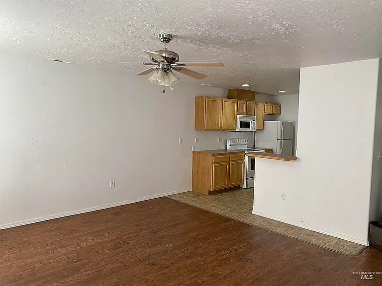 116 NE Lotus Ct #116 — Photo 4