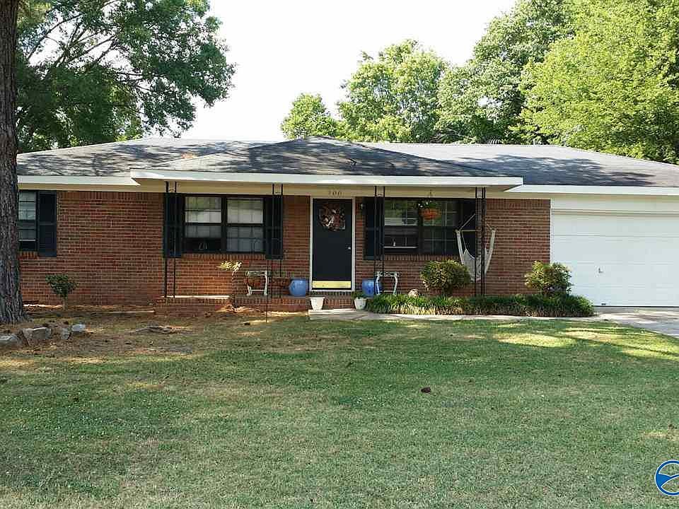 1st image of 200 Curtis Cir SE