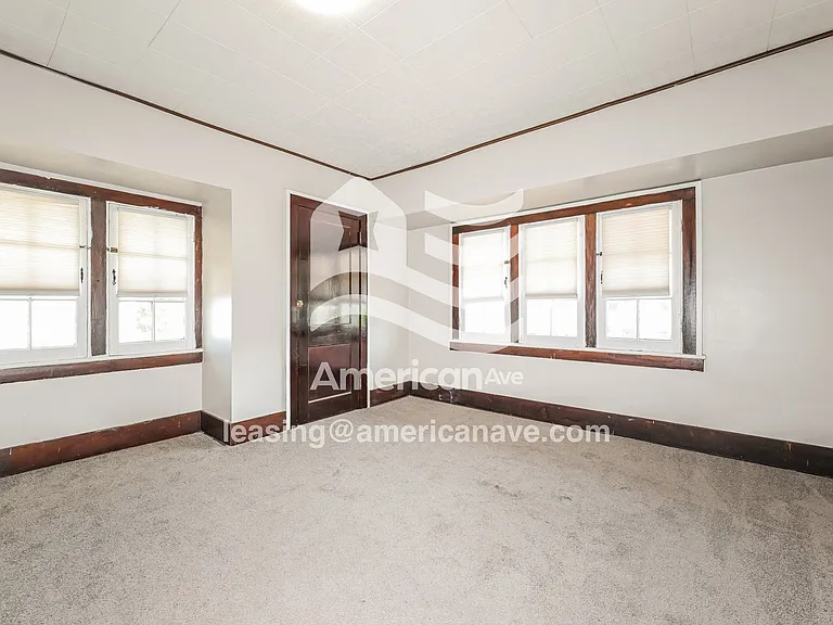 1394172_009_main_bedroom_9.jpg