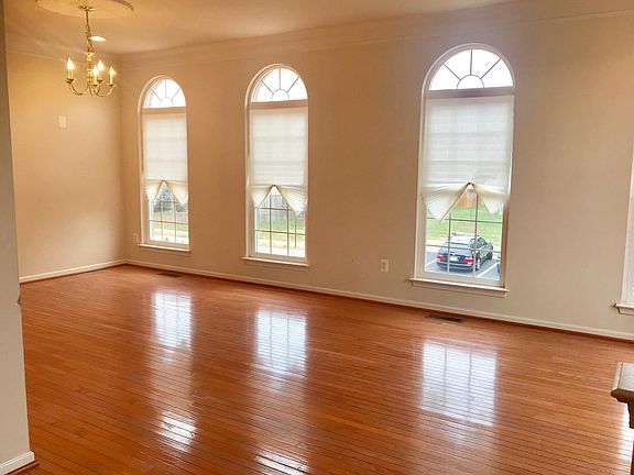 3rd image of 22563 Welborne Manor Sq