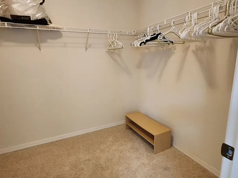916 Eastmont Ct — Photo 14