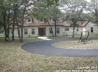 111 Turalura Ln, Floresville, TX 78114