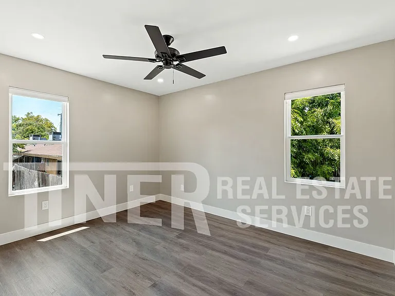 1006 Oakland Ave — Photo 13