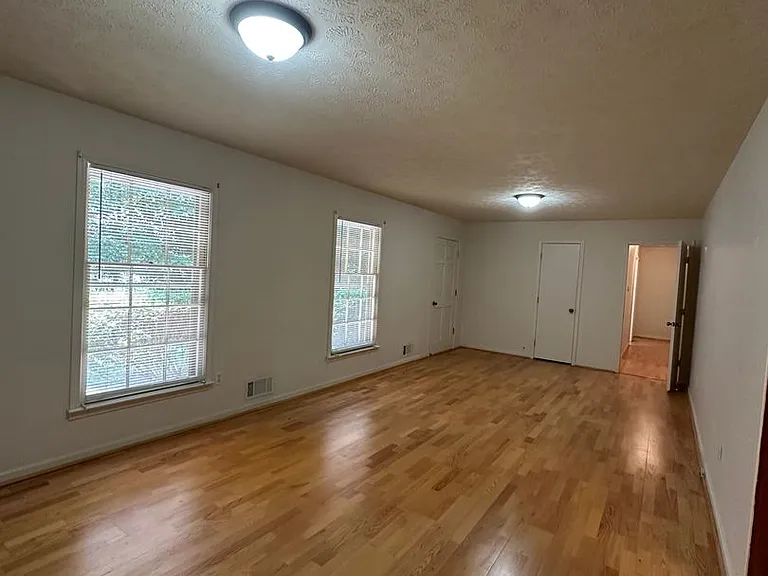 375 Segrest Cir — Photo 5