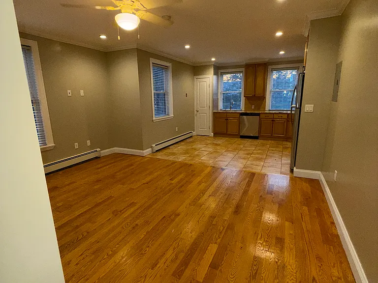 150 S 6th Ave #2 — Photo 7