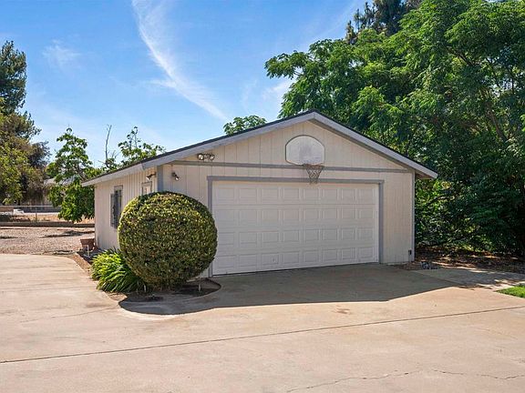 3rd image of 842 Hanson Ln