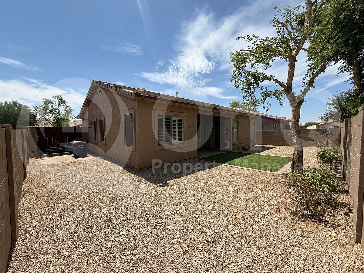 4 bed, 2.0 bath, 1785 sqft, $2,600 — Photo 3