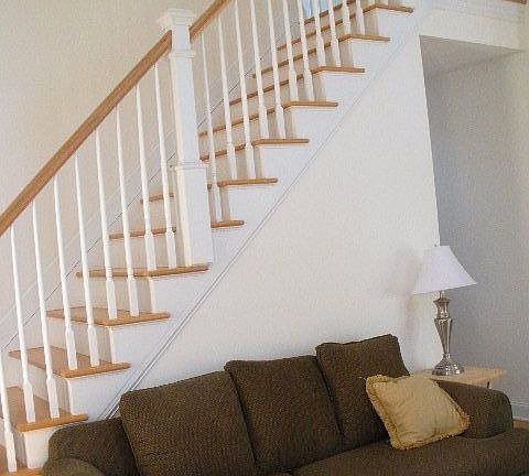 stair case to upper level