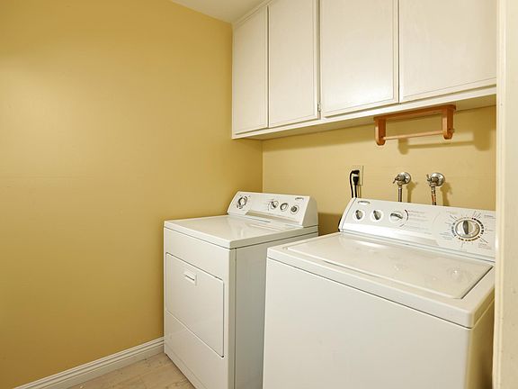 5th image of 534 S Oak Knoll Ave Unit 106