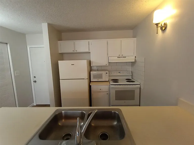 2771 Riverside Dr #511-A — Photo 8