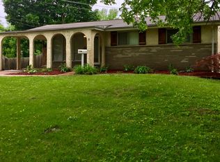 3 Sharon Ct, Florissant, MO 63031