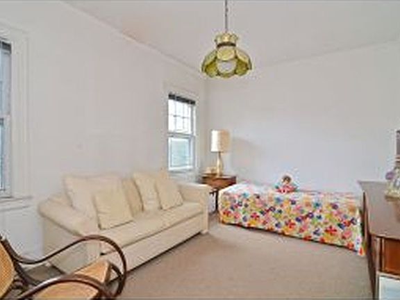 2nd image of 2202 Avenue