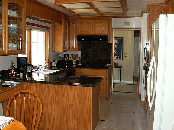 4th image of 109 Dover Ct