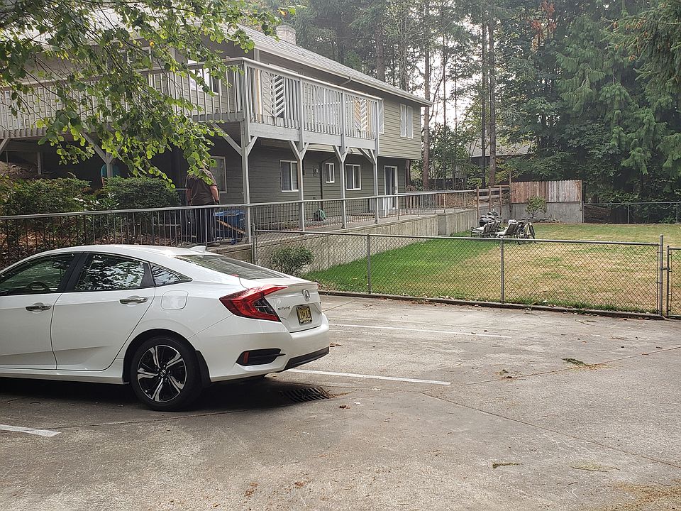 Parking, private entrance, huge yard, Night time lighting, Storage