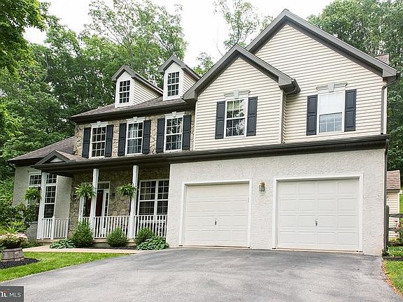 2nd image of 20 White Woods Ln