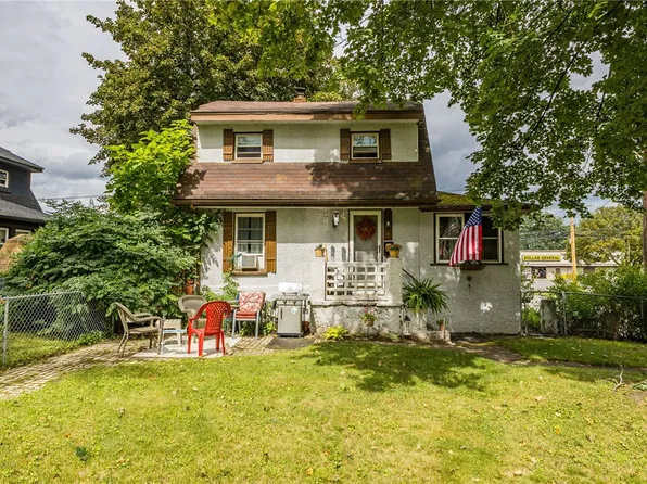 11 Woodneath Cres, East Rochester, NY 14445