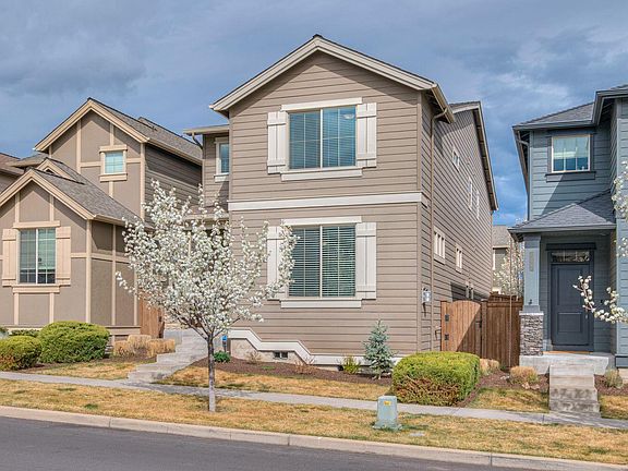 2nd image of 20798 NE Sierra Dr