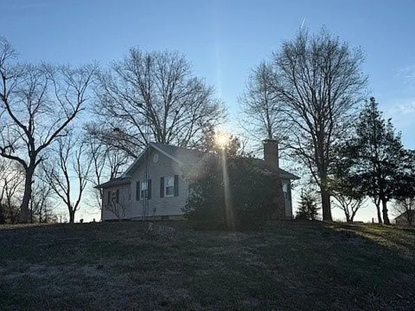 23696 N Krupp Ln, Walnut Hill, IL 62893