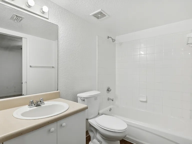 Venice Cove Apartments — Photo 21