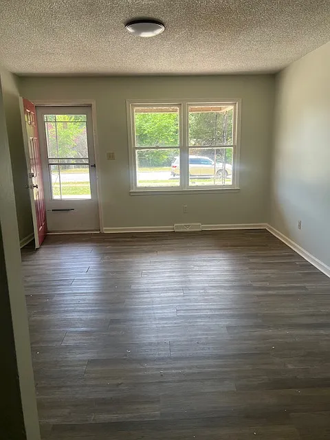 2 bed, $1,000 — Photo 2