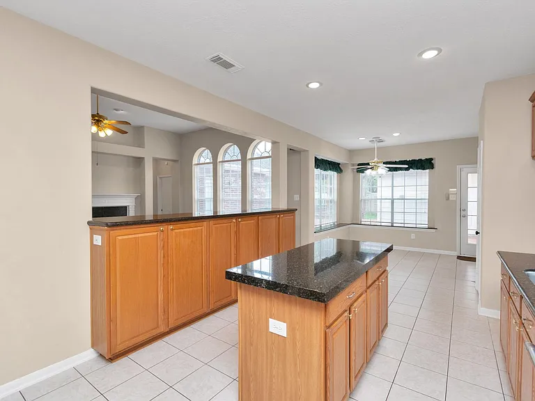 1915 Crescent Oak Dr — Photo 22