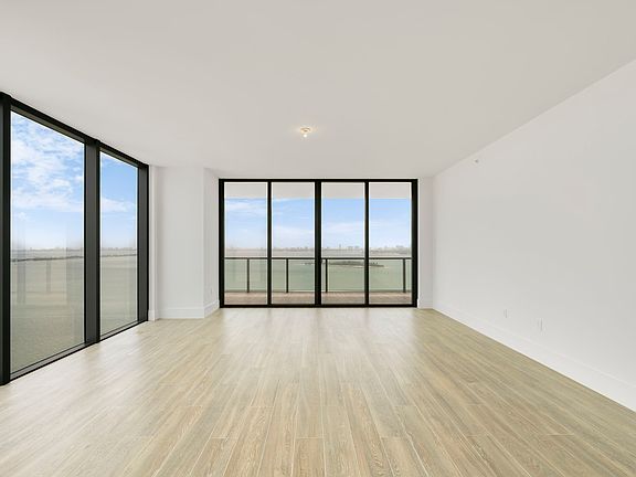 4th image of 788 NE 23rd St #1602
