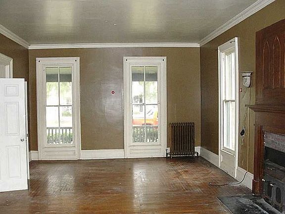 4th image of 200 W Reynolds St