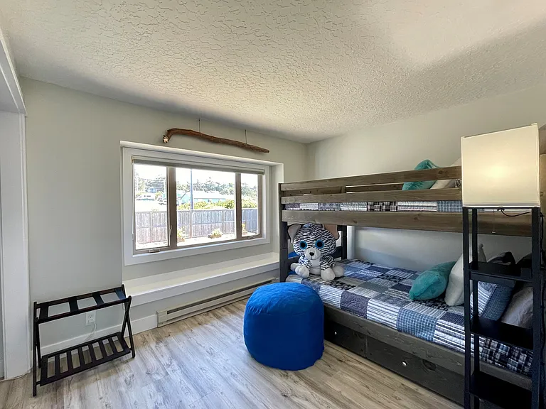 NW Oceania Dr — Photo 37