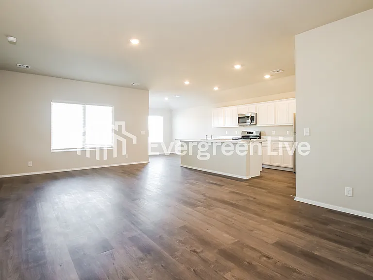 1002 W Lawton Rd — Photo 4