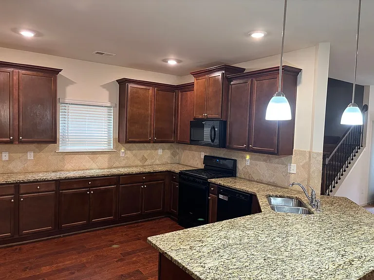333 Emporia Loop — Photo 12
