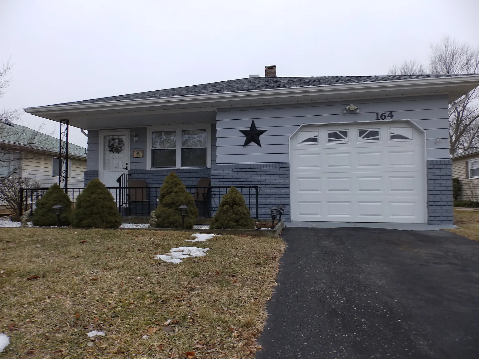 164 Harrington Dr N photo 1
