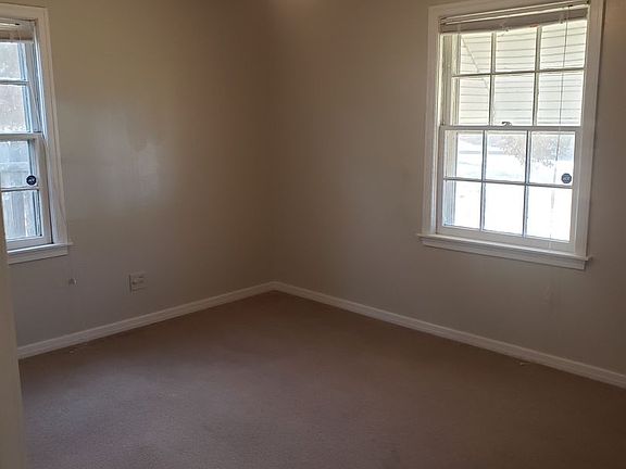 3rd image of 921 Bowie St