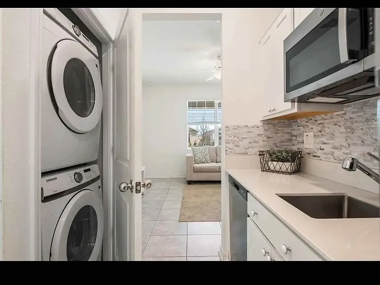 1172 Tyler Loop #A — Photo 2