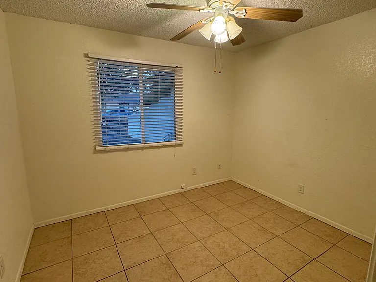 4717 E La Salle St — Photo 7