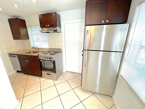 4th image of 408 NE 7th Ave APT 4