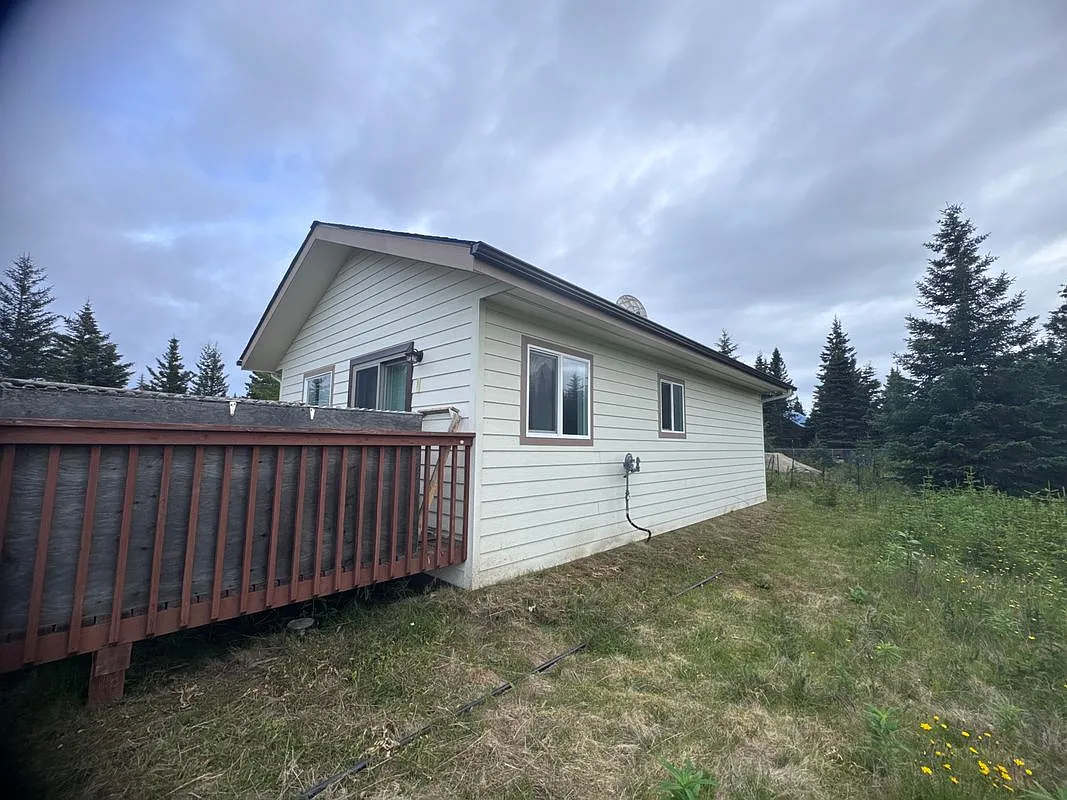 1 bed, 1.0 bath, 720 sqft, $1,000 — Photo 2