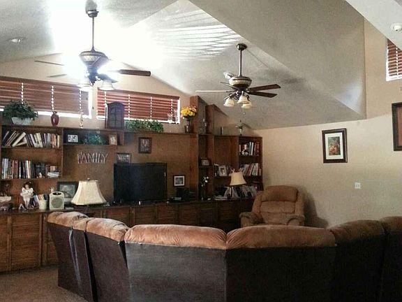 4th image of 313 N Main St