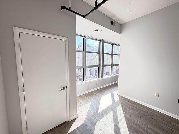 5th image of 1300 N St NW APT 310