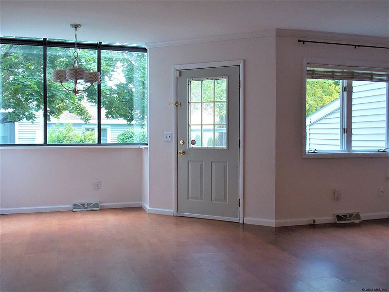 4th image of 70 BELMONT Lane