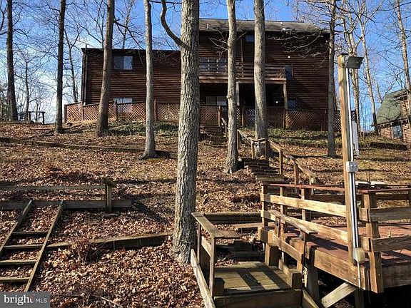 3rd image of 109 Carolyn Dr